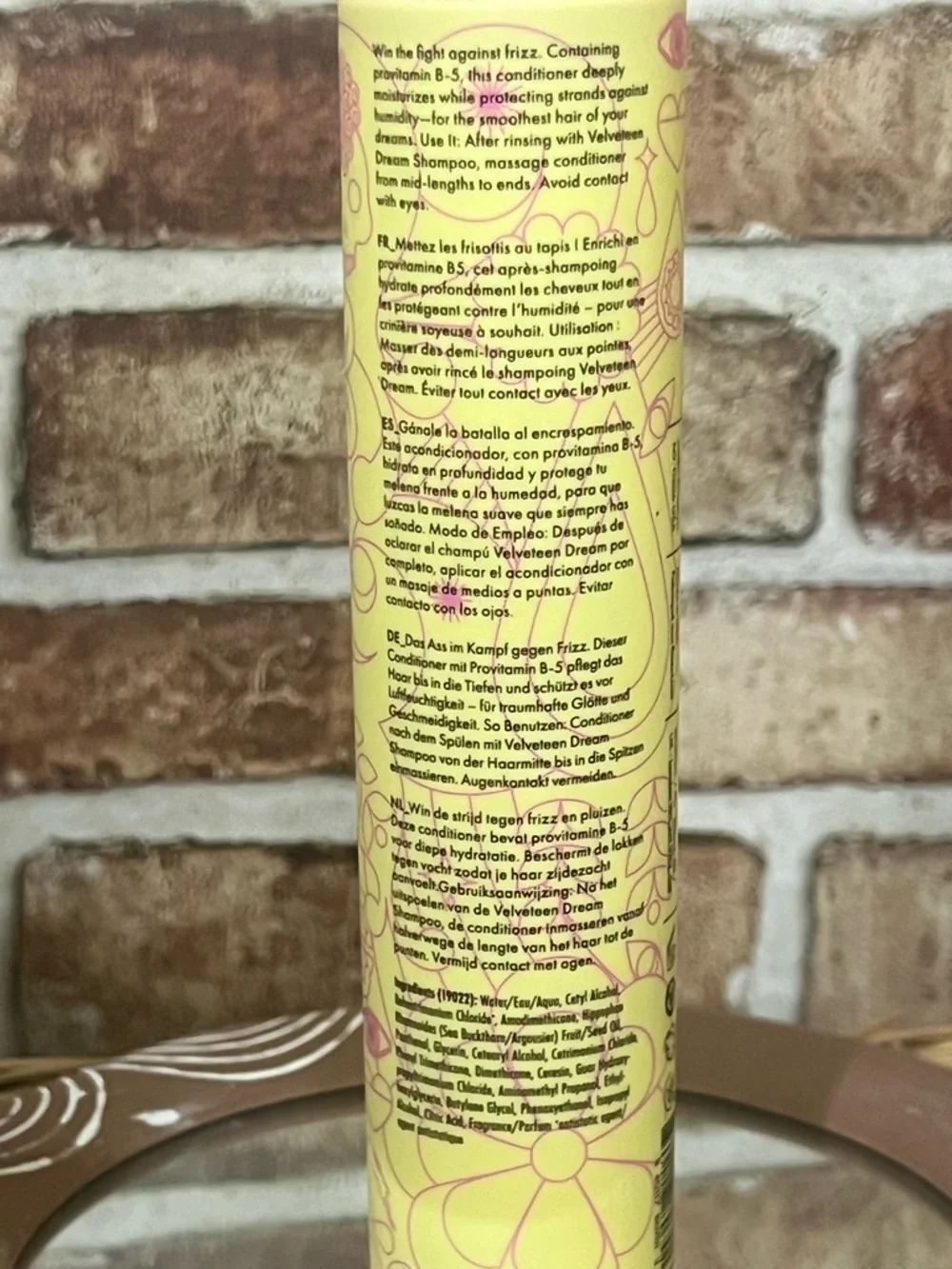 amika Velveteen Dream Smoothing Conditioner - Yellow & Pink
